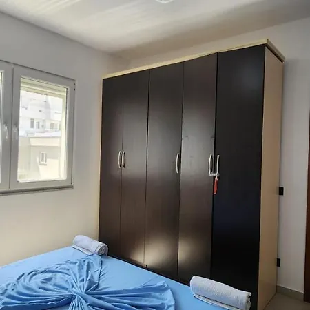 Summer In 아파트 Shëngjin