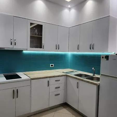 Summer In 아파트 Shëngjin