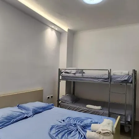 Summer In 아파트 Shëngjin