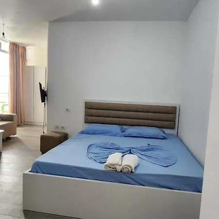 Summer In 아파트 Shëngjin