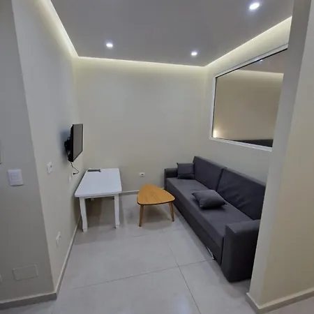 Summer In Apartment Shengjin
